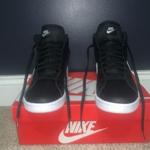Size 11 M Nike Court Royale 2 Mid